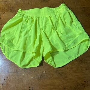 Lululemon Hotty Hot low rise 4 in short